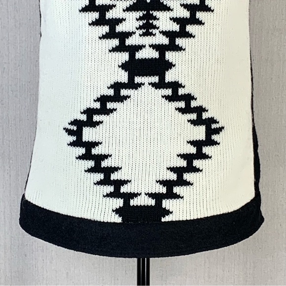 Thread & Supply~Womens Southwestern Print Faux Fur Collared Wool Blend Vest~Sz M - Picture 11 of 16